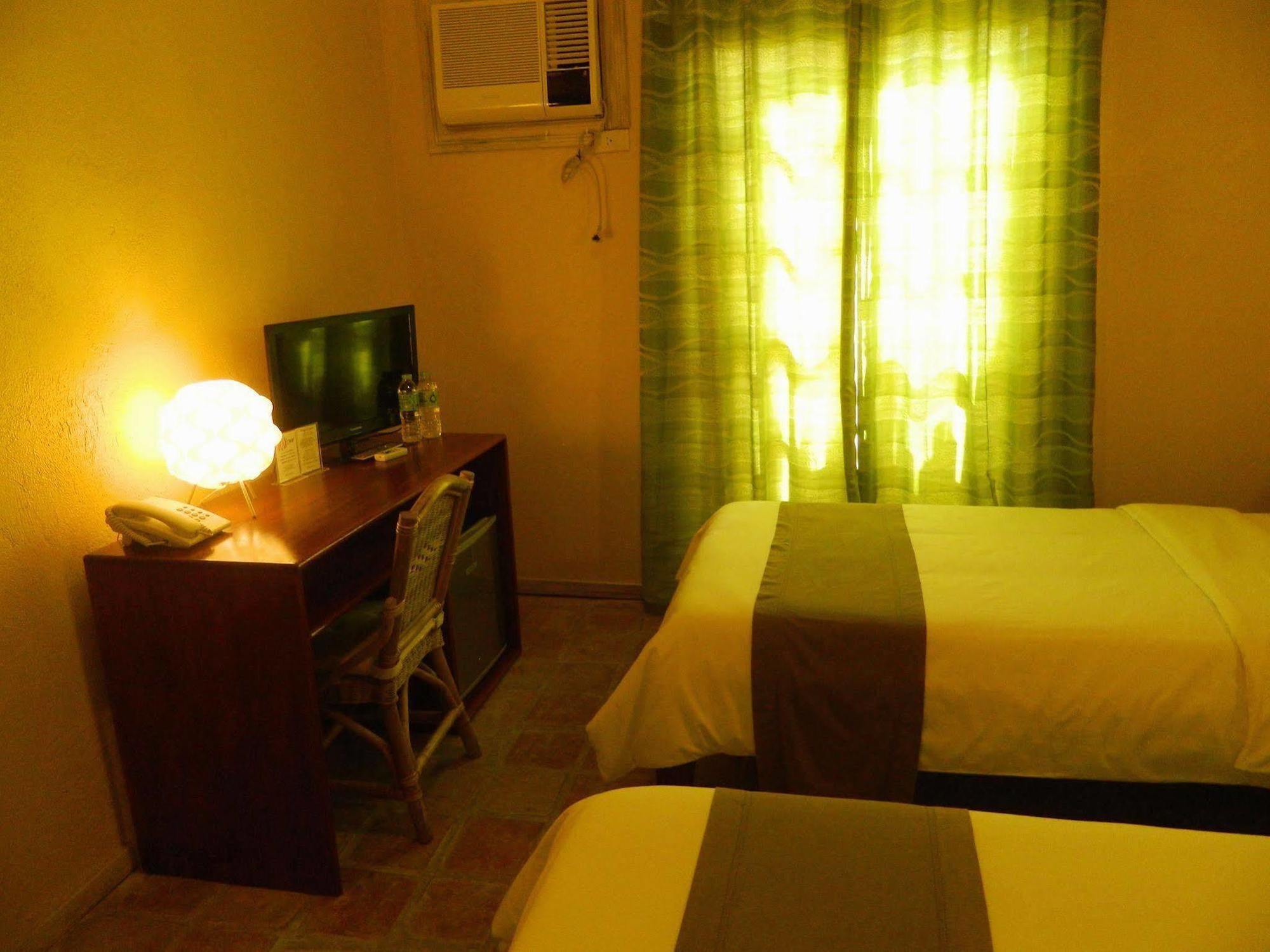 Sun Villa Beachfront Resort & Spa Balabag  Bagian luar foto