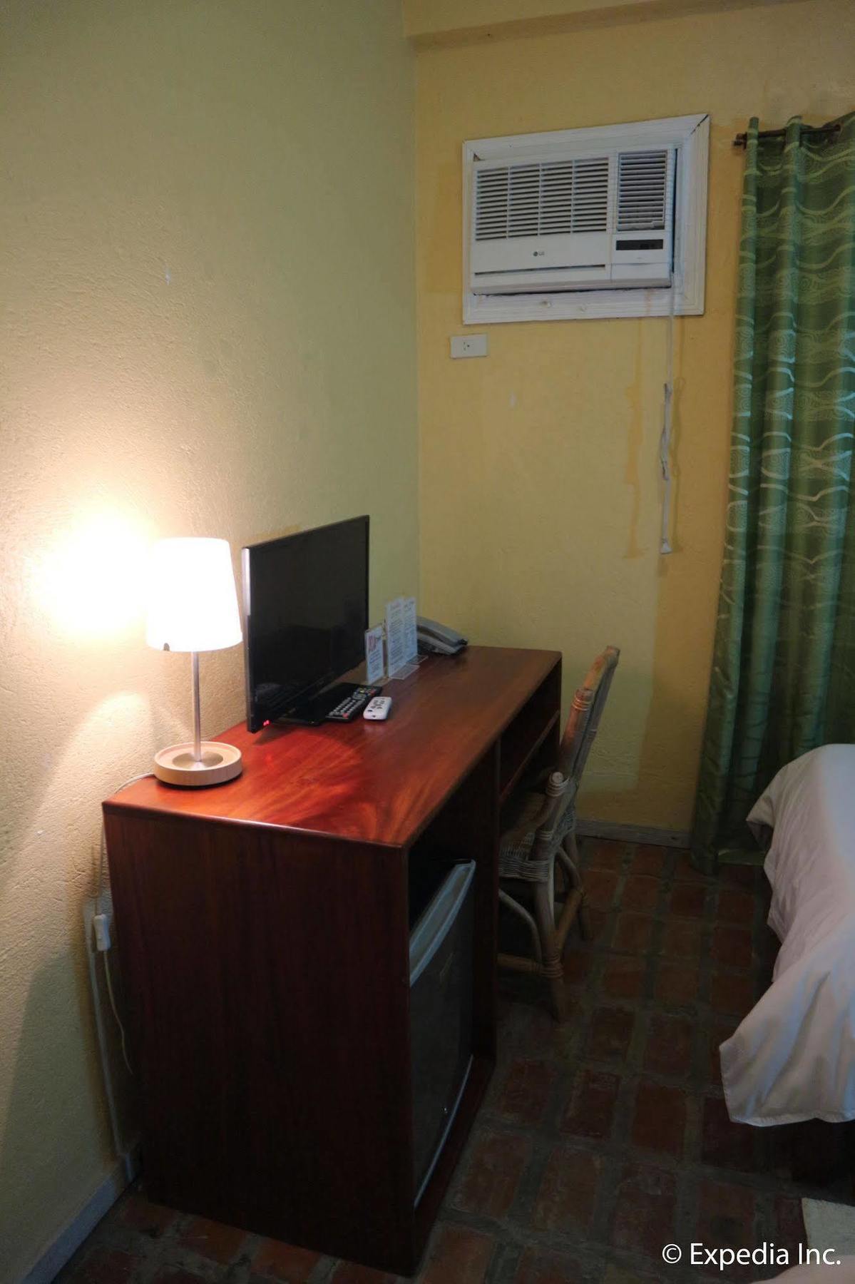 Sun Villa Beachfront Resort & Spa Balabag  Bagian luar foto