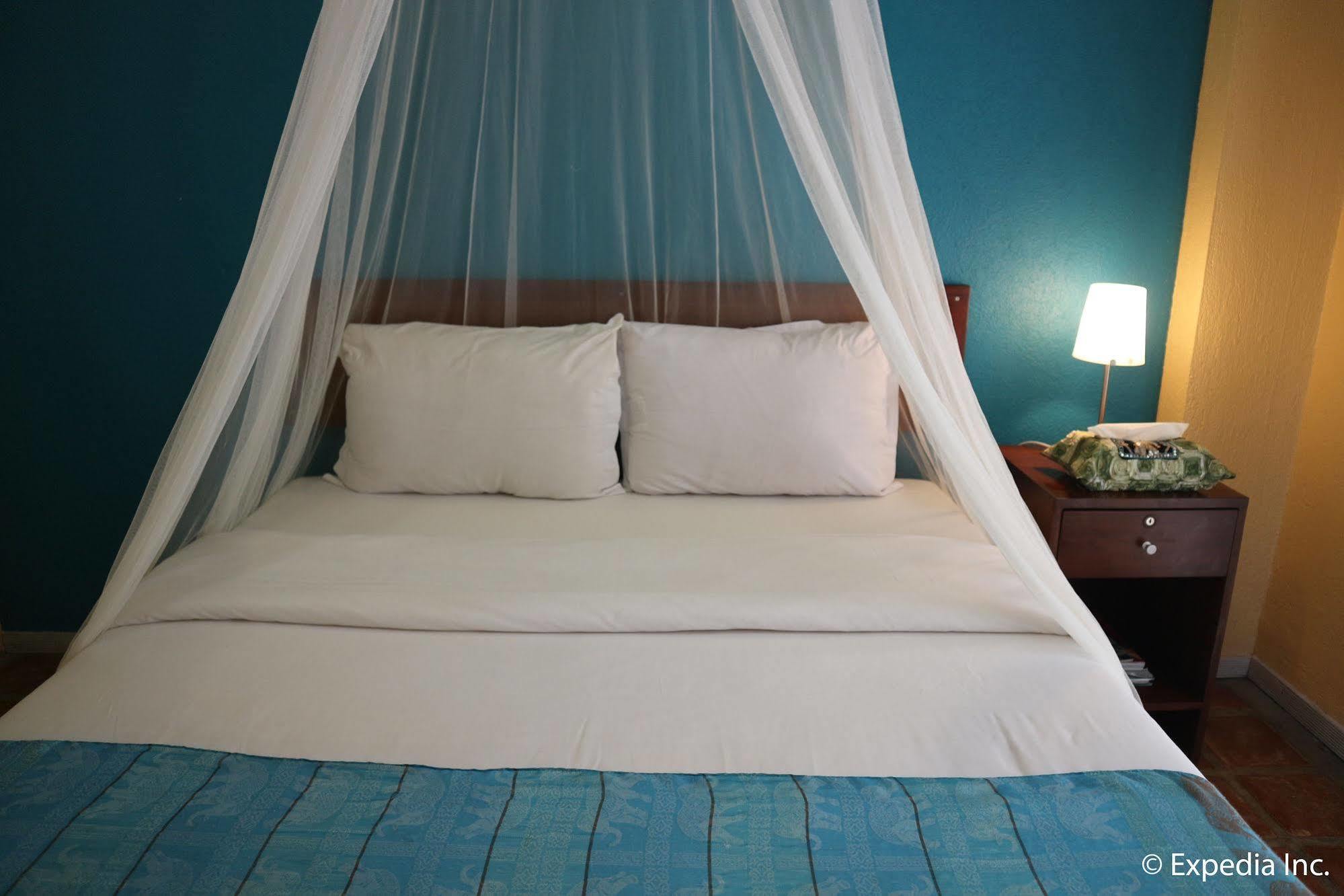 Sun Villa Beachfront Resort & Spa Balabag  Bagian luar foto